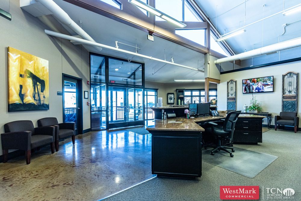 River Crossing Shopping Center: 6023 82nd St, Lubbock, TX 79424
